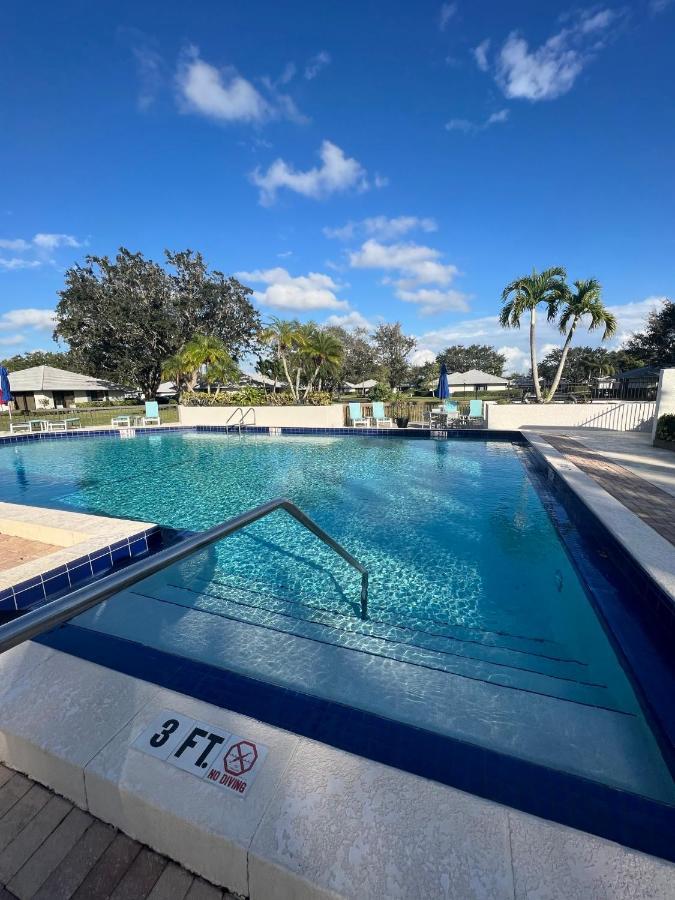 Dreamy Pga National Club Cottage パームビーチ・ガーデンズ エクステリア 写真